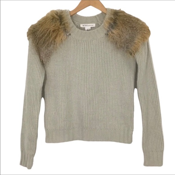 BCBGeneration Faux Fur Shoulder Detail Sweater Size XS Gray Pullover Crew Neck - Picture 1 of 9